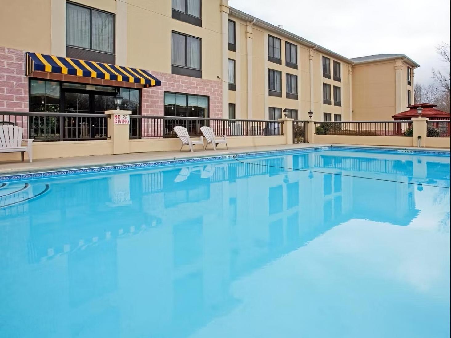 Holiday Inn Express & Suites Charlotte Arpt-Belmont By Ihg Esterno foto