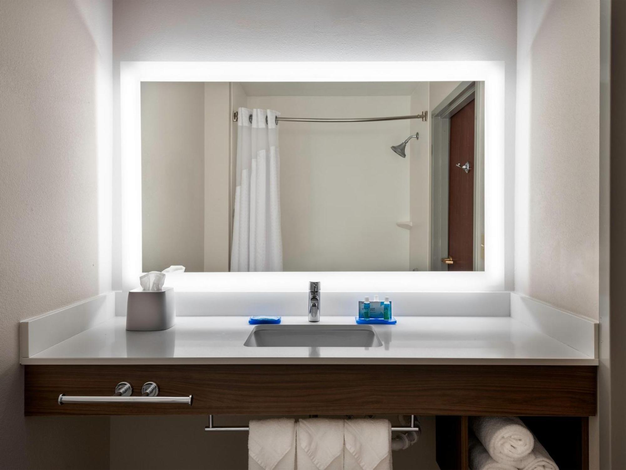 Holiday Inn Express & Suites Charlotte Arpt-Belmont By Ihg Esterno foto