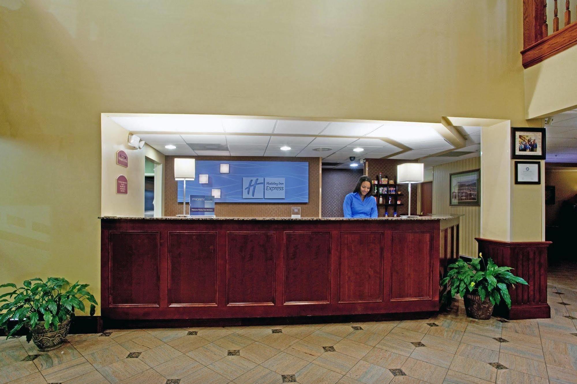 Holiday Inn Express & Suites Charlotte Arpt-Belmont By Ihg Esterno foto