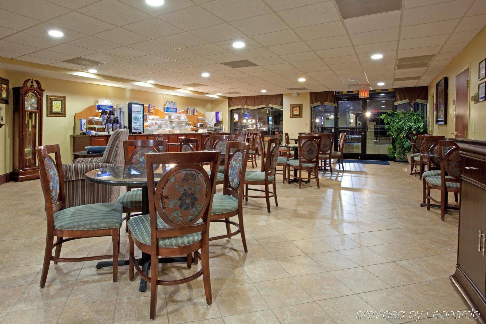 Holiday Inn Express & Suites Charlotte Arpt-Belmont By Ihg Esterno foto