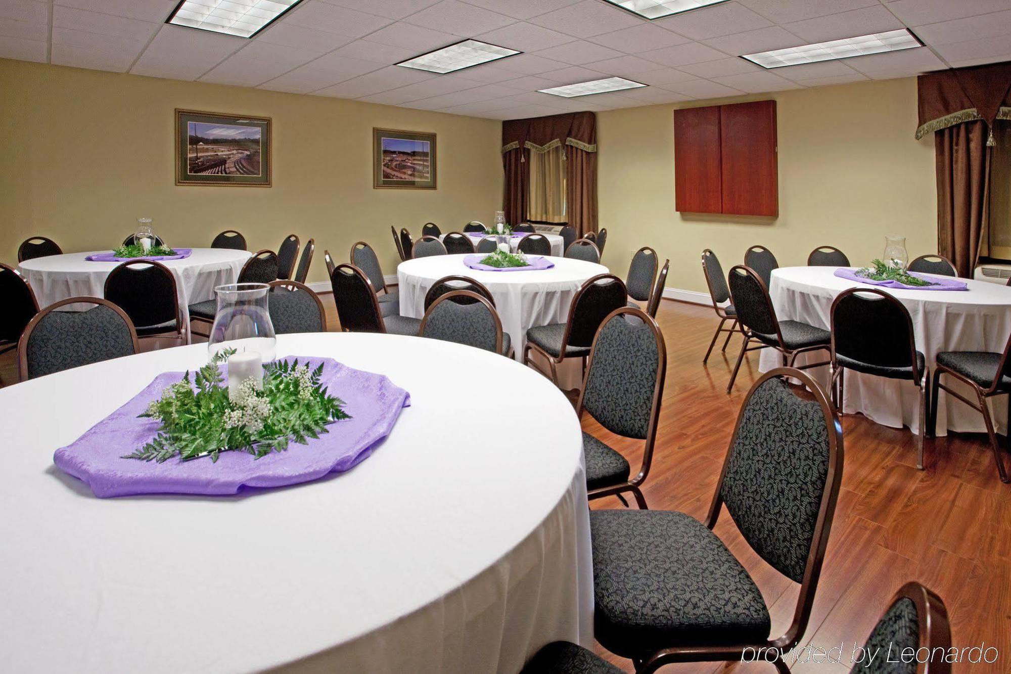 Holiday Inn Express & Suites Charlotte Arpt-Belmont By Ihg Esterno foto