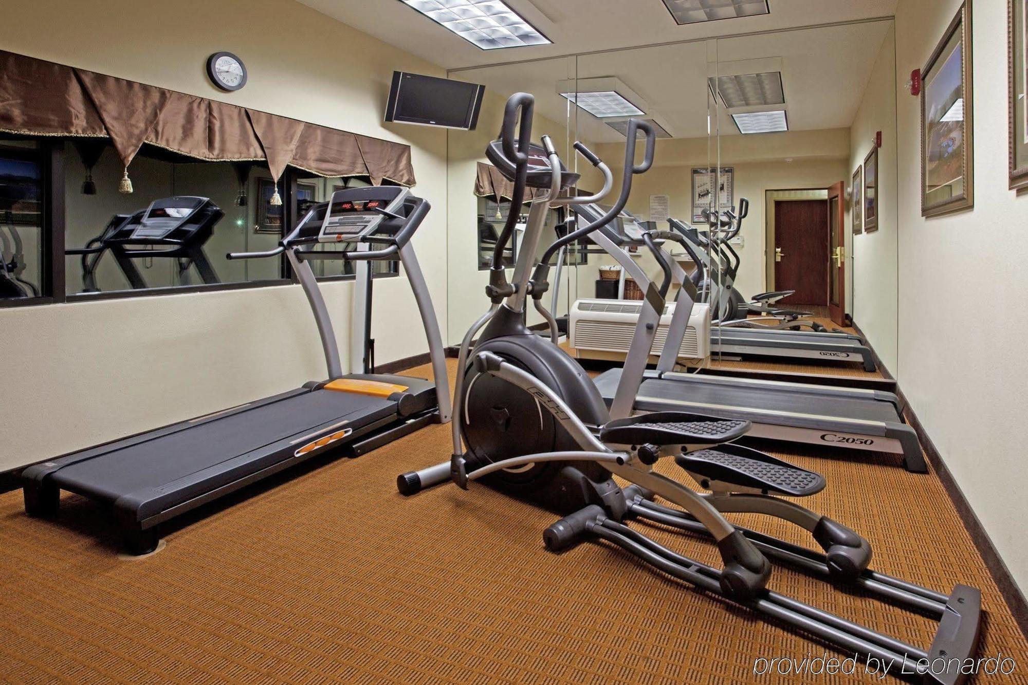 Holiday Inn Express & Suites Charlotte Arpt-Belmont By Ihg Esterno foto